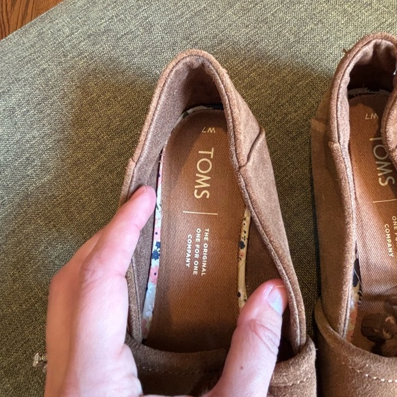 Toms size 7 Brown Suede Moccasins - Picture 7 of 7